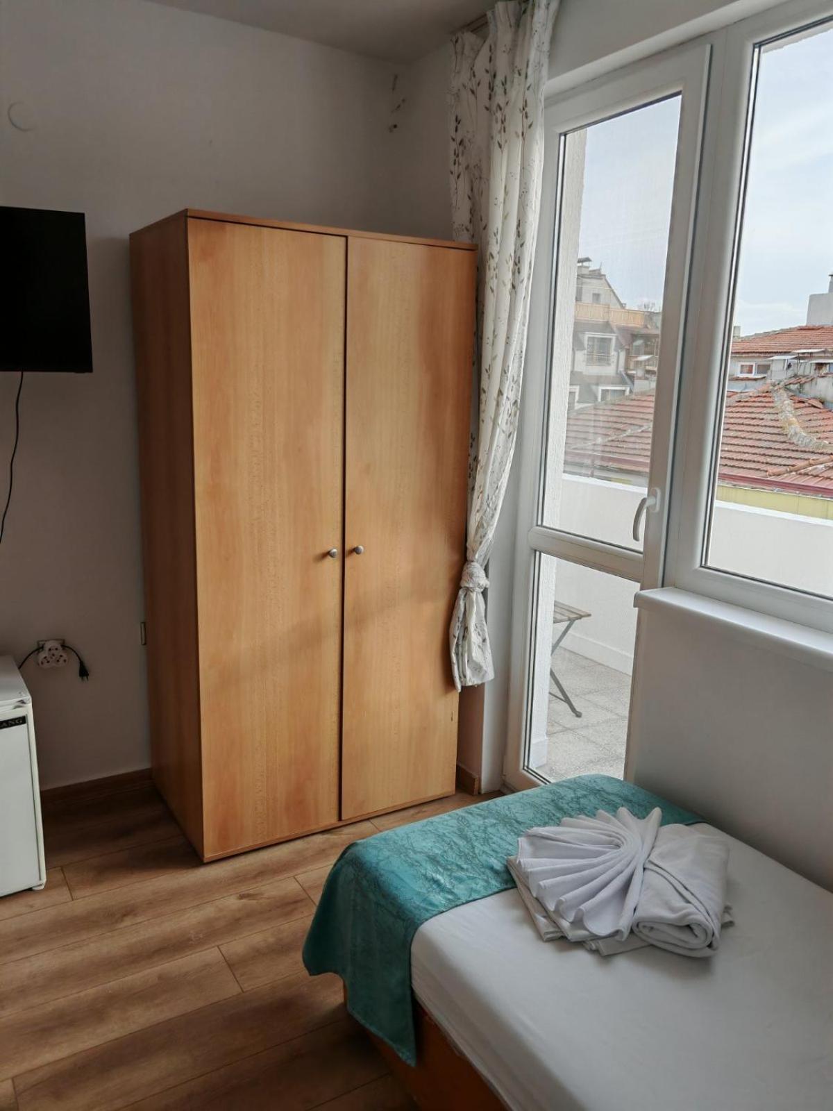 Къща За Гости Пиргос Burgas Ngoại thất bức ảnh